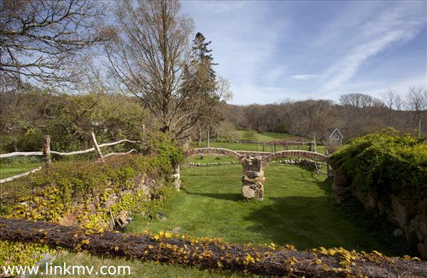 photo copyright Bob Gothard