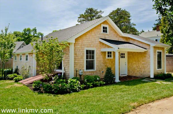Cottage Front Entry