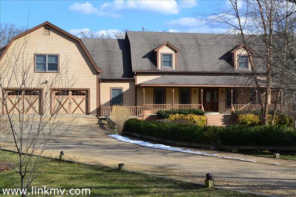 Open Spacious Floor Plan!