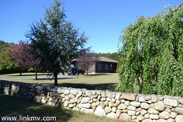 Beautiful entrance to a beautiful property