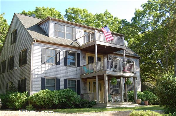 Beaituful Home on East Chop
