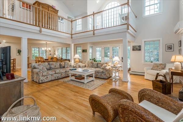 Loft area over living room plus 2 bedrooms and a full bath