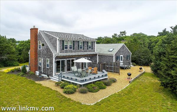 House and Guest in a Prime Edgartown Location. Stroll into Town or Bike to South Beach!