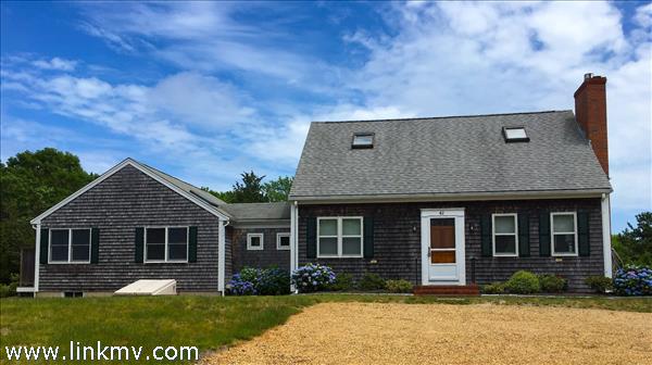 House and Guest in a Prime Edgartown Location. Stroll into Town or Bike to South Beach!
