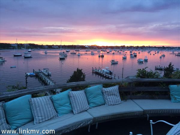 Deepwater dock has a 5\' 6\