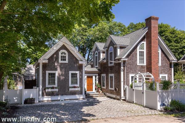 13 Reynolds Lane - two gated entrances to the garden and patio area
