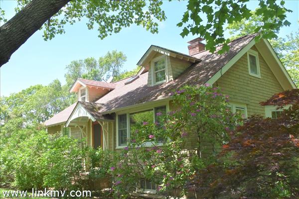 Cape home on private in - town lot