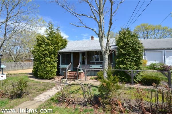 11 Winthrop Ave in town Oak Bluffs - Walk to the beach