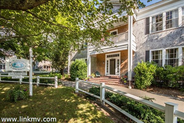 Entrance to Edgartown Commons.